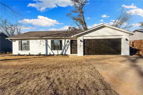 1126 S 26th St, Rogers, AR 72758