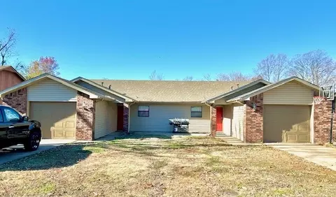 938 And 940 Century Dr, Rogers, AR 72756