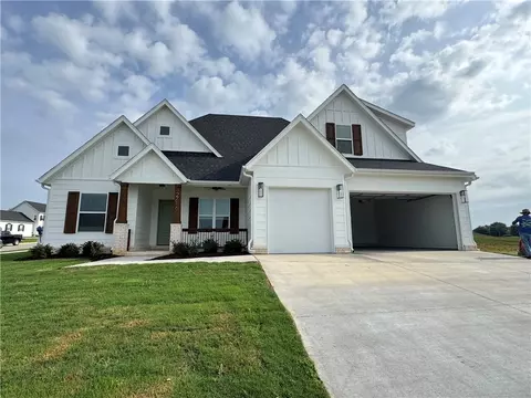 2716 Amaris Ave, Lowell, AR 72745