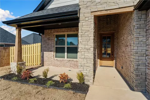1430 Paragon Dr, Centerton, AR 72719 photo 2