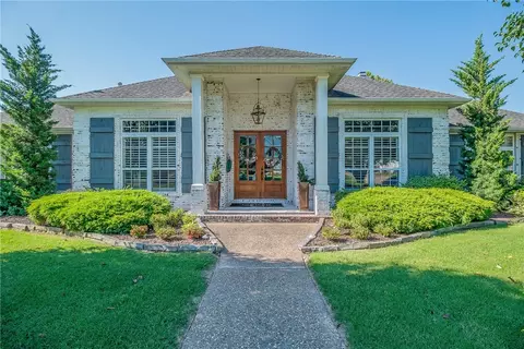 10 W Wembly Dr, Rogers, AR 72758