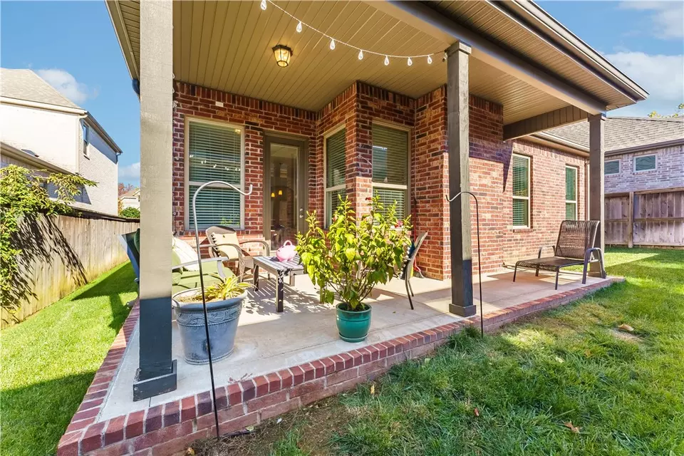 Exterior - 1347 E Charlee St, Fayetteville, AR 72703 photo 2 of 2