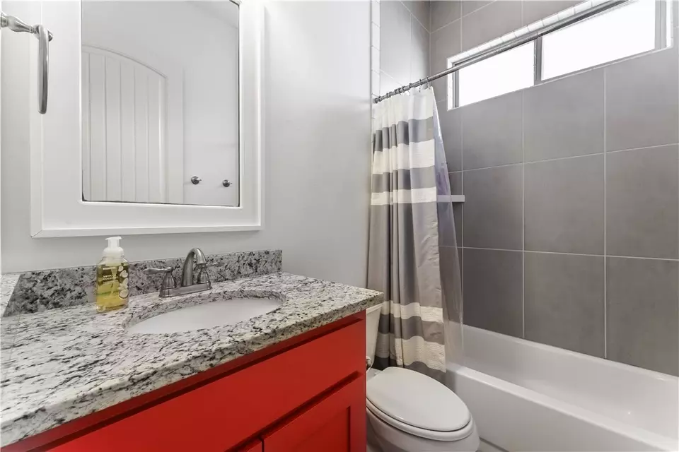 Bath - 1347 E Charlee St, Fayetteville, AR 72703 photo 3 of 4