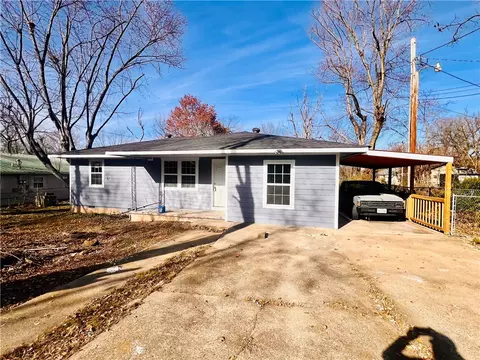 110 Ada Ave, Berryville, AR 72616