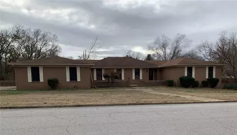 1408 Crestwood Dr, Harrison, AR 72601