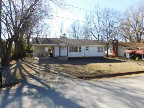 6 W Montgomery St, Fayetteville, AR 72701