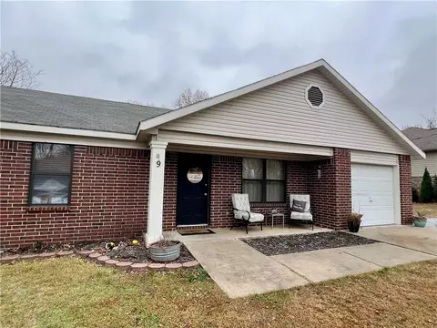 9 Hartlepool Dr, Bella Vista, AR 72715