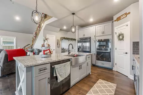 Kitchen - 961 Silver Maple St, Centerton, AR 72719 photo 2 of 4