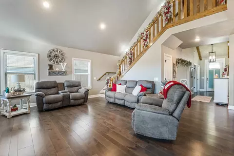 Living - 961 Silver Maple St, Centerton, AR 72719 photo 3 of 3