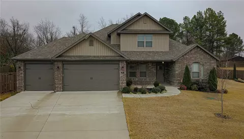 611 Oriole Dr, Springdale, AR 72762