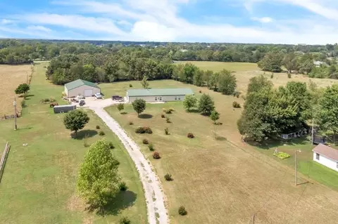 757 Edmondson Rd, Gentry, AR 72734