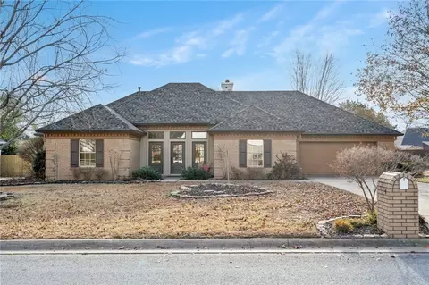 4 Churchwell Dr, Bentonville, AR 72712