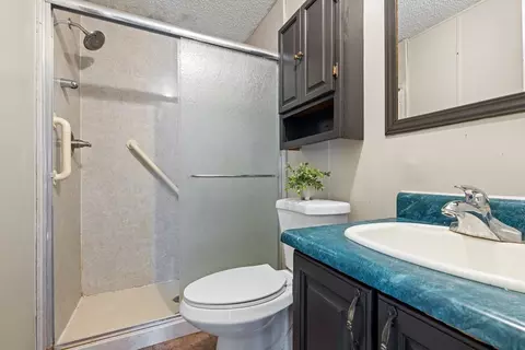 Bath - 1168 York Dr, Harrison, AR 72601 photo 3 of 3