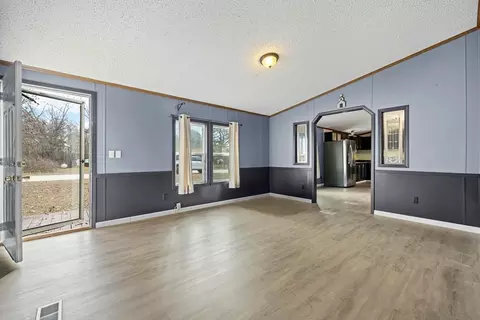 Living - 1168 York Dr, Harrison, AR 72601 photo 1 of 4