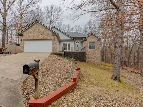 3 Standish Ln, Bella Vista, AR 72715