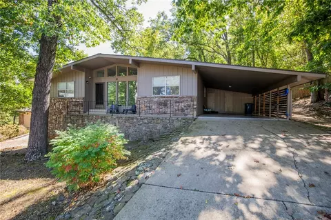 38 Fenchurch Dr, Bella Vista, AR 72715