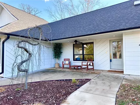 401 Trails End Ln, Bentonville, AR 72712