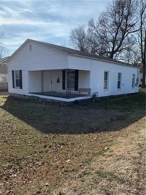302 Branch St, Berryville, AR 72616