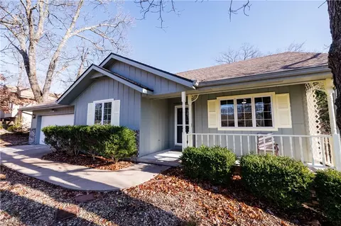 17 Farnham Dr, Bella Vista, AR 72714