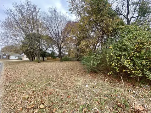 N Timberline Drive, Fayetteville, AR 72704