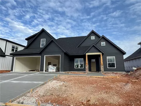 2706 Eris Ave, Lowell, AR 72745