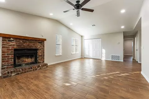 1026 1028 Turtle Creek Dr, Rogers, AR 72756 photo 3