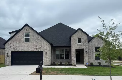 2882 N Grey Squirrel Dr, Fayetteville, AR 72704
