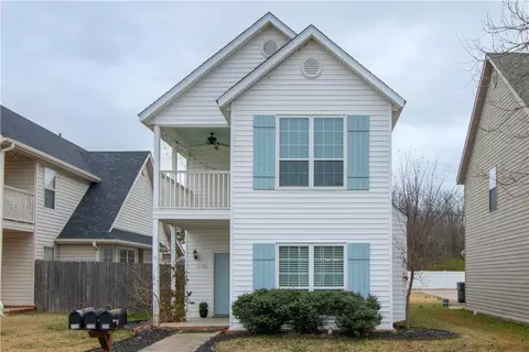 2720 Westminster Dr, Fayetteville, AR 72704