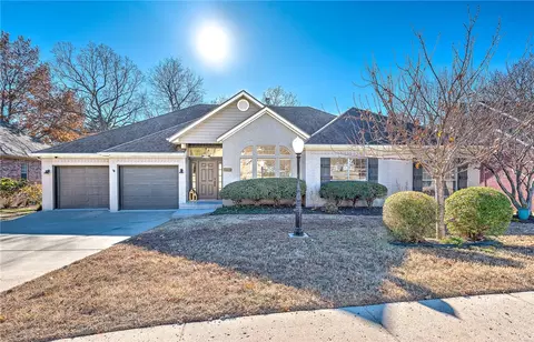 3233 Summershade Dr, Fayetteville, AR 72703