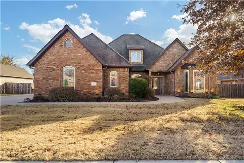 4521 Putting Green Dr, Fayetteville, AR 72704