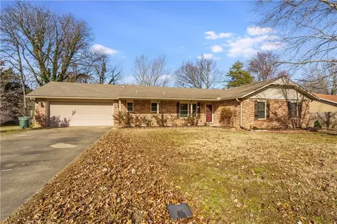 2556 E Country Way Dr, Fayetteville, AR 72703
