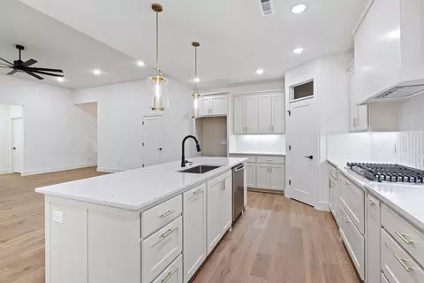 Kitchen - 1801 Mumbai Rd, Centerton, AR 72719 photo 3 of 3