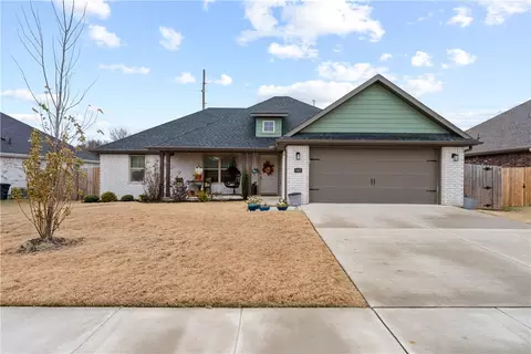 983 Hampton St, Springdale, AR 72762