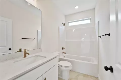 Bath - 445 Fox Trl, Springdale, AR 72762 photo 2 of 2