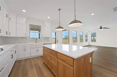 Kitchen - 445 Fox Trl, Springdale, AR 72762 photo 3 of 3