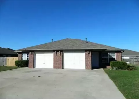 2730 Carondolet St, Springdale, AR 72764