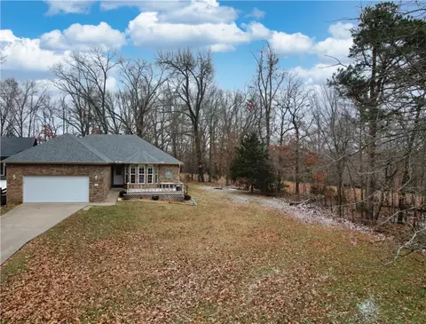 3 Lyneham Ln, Bella Vista, AR 72714