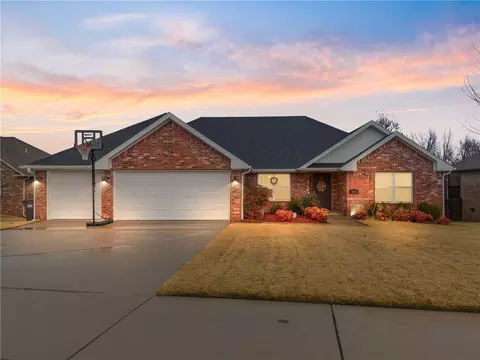 3496 Butterfly Ave, Springdale, AR 72764
