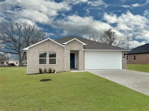 3104 N Rooster St, Siloam Springs, AR 72761