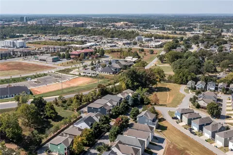 3706 Cherokee Rd, Rogers, AR 72758