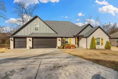 2561 Peck Rd, Pea Ridge, AR 72751