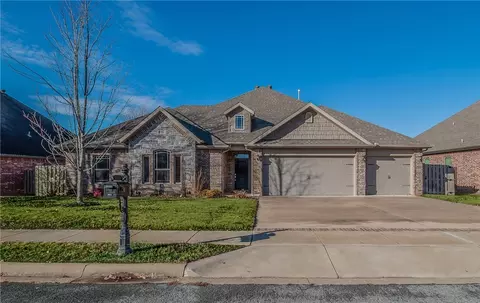 5304 62nd Pl, Rogers, AR 72758