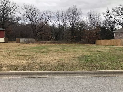 740 Infantry Ln, Prairie Grove, AR 72753