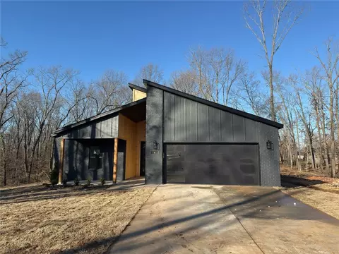 4 Langley Cir, Bella Vista, AR 72715