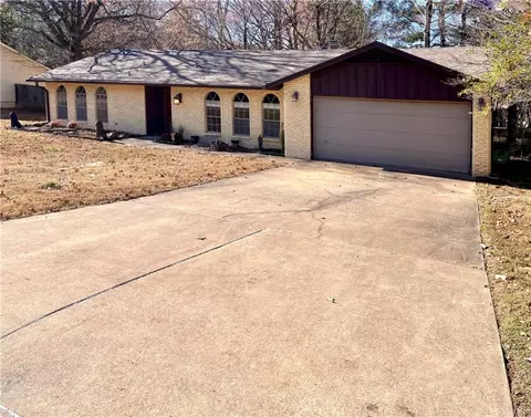 2719 Stagecoach Dr, Fayetteville, AR 72703