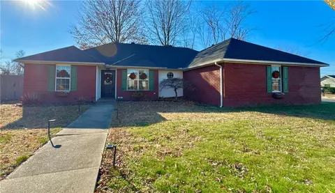 3606 Hemlock St, Rogers, AR 72756