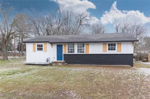 102 Pierce Ave, Springdale, AR 72764