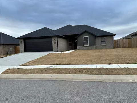 301 Pin Oak St, Gentry, AR 72734