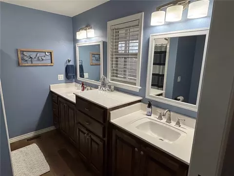 Bath - 10377 Devore Dr, Harrison, AR 72601 photo 2 of 6