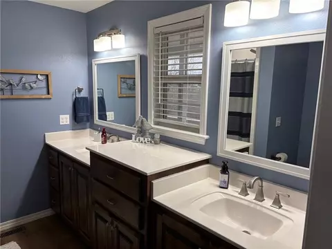 Bath - 10377 Devore Dr, Harrison, AR 72601 photo 3 of 6